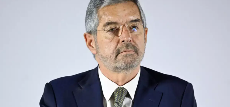 Solicita licencia el Secretario de Relaciones Exteriores