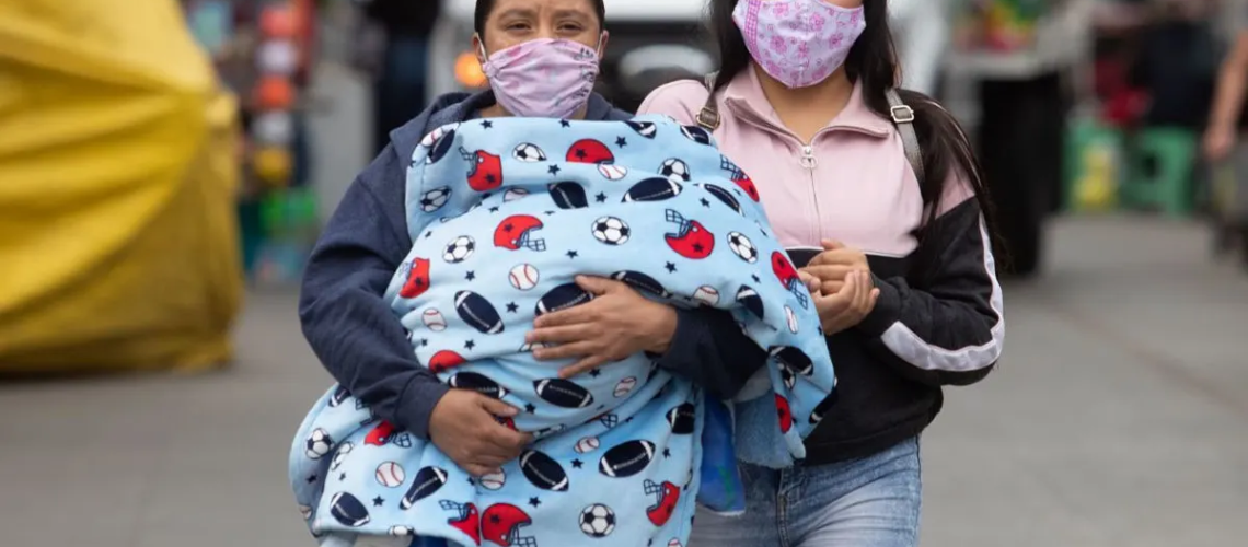 Disminuyen los casos y defunciones de Covid ; esperan repunte de enfermedades invernales