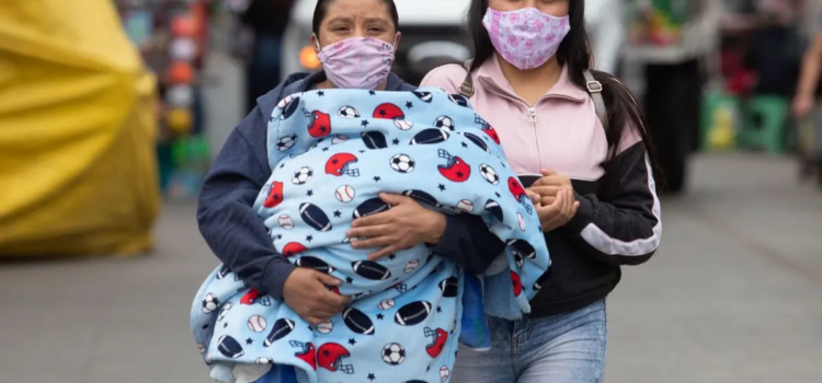 Disminuyen los casos y defunciones de Covid ; esperan repunte de enfermedades invernales