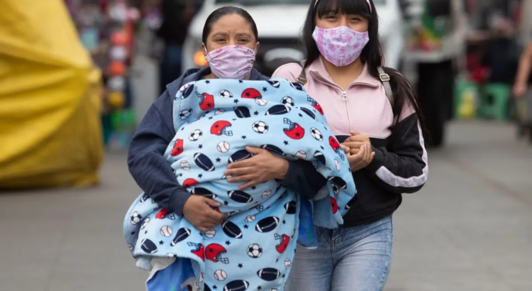 Disminuyen los casos y defunciones de Covid ; esperan repunte de enfermedades invernales