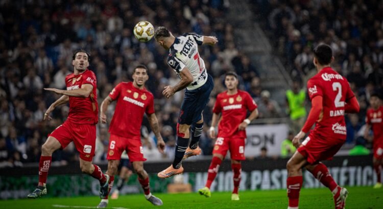 Monterrey toma ventaja; Tigres y Cruz Azul dejan todo para la vuelta tras igualar en la ida Monterrey toma ventaja; Tigres y Cruz Azul dejan todo para la vuelta tras igualar en la ida